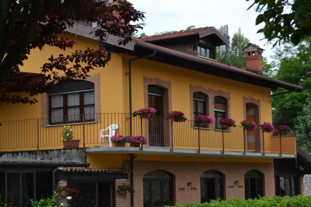 Trattoria Vecchio Mulino Bed & Breakfast Niella Tanaro Exterior photo